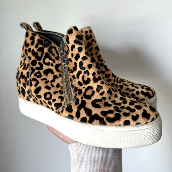 Steve Madden Leopard Calf Hair Wedgie Ankle Booties - sz 8 - Picture 2 of 7